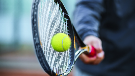 Pelham šokovala tenisová babička. Američanka porazila o 47 let mladší soupeřku