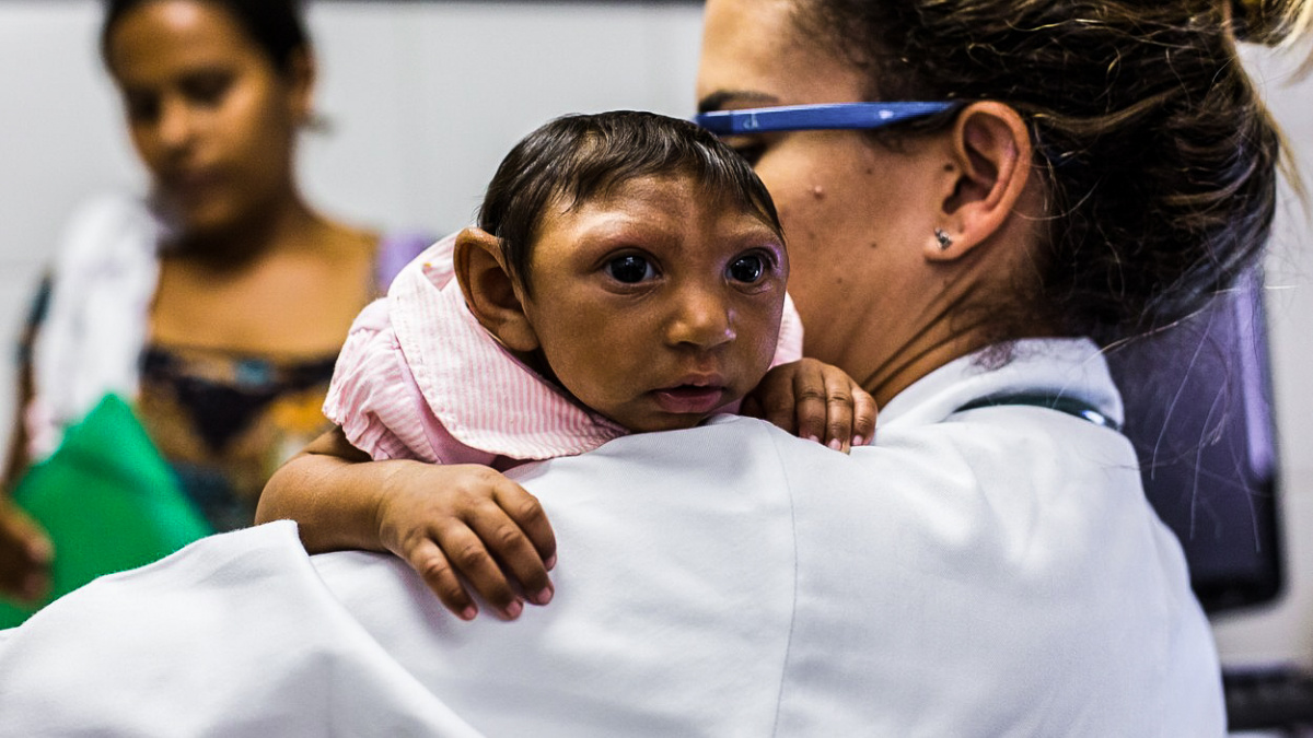 Zika skutečně způsobuje mikrocefalii a nejspíš i další vady, potvrdili američtí vědci