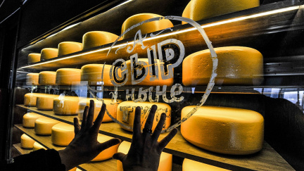 Rusové obcházejí embargo na dovoz sýru. Pomáhají jim pošťáci