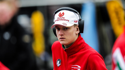 Jaký otec, takový syn: Mick Schumacher vstoupil do nové sezony třemi výhrami