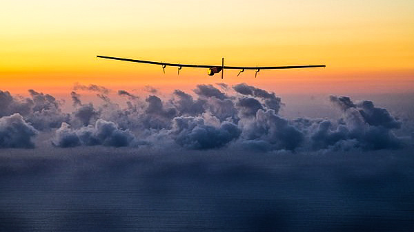 Solární letoun zase vzlétl. Pokračuje ve své historické pouti