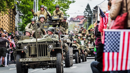Komentář: Rudá hysterie a opakovaná cenzura historie