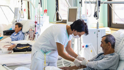 Vláda se dohodla s odbory. Platy zdravotníku se zvednou o deset procent