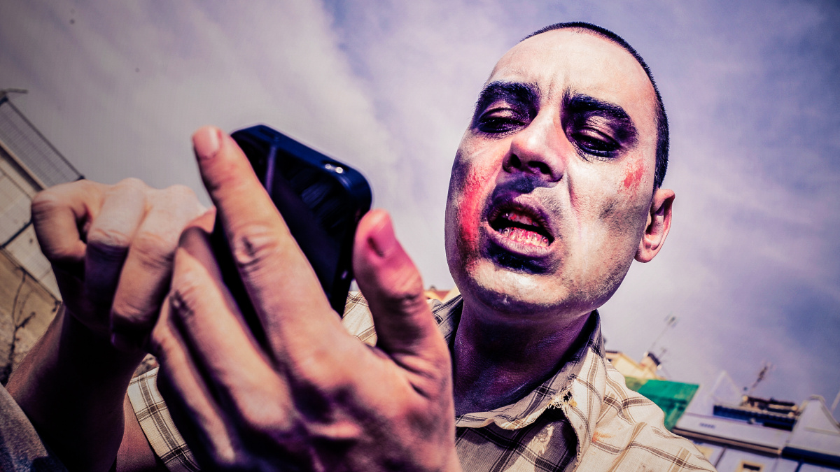 Mobily dělají z lidí zombie. Už pro to existuje i speciální termín