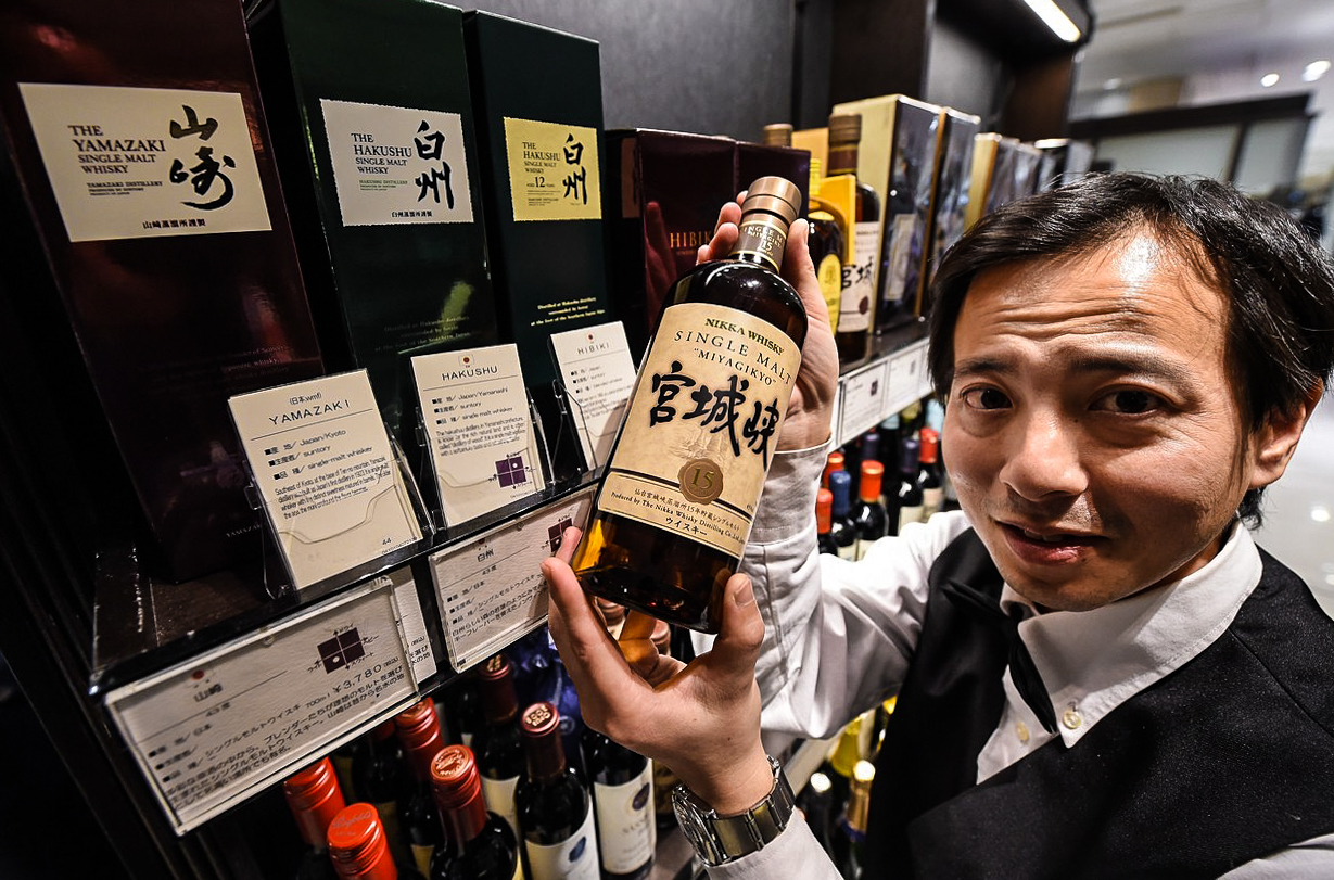 Tradiční výrobci whisky mají na krku tvrdou konkurenci. Ze země vycházejícího slunce