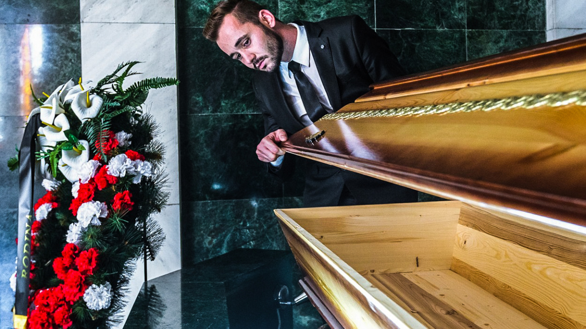 Kolik stojí smrt v Česku? Pozůstalí šetří a pohřebnictví krachují