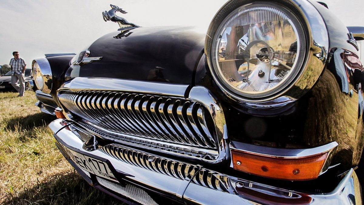 Černá volha, unesené děti a další šílené historky. Proč fámy přežívají i v dobách internetu?