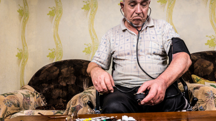 Manželství ve stáří chrání muže. Ženy jsou na tom lépe jako vdovy