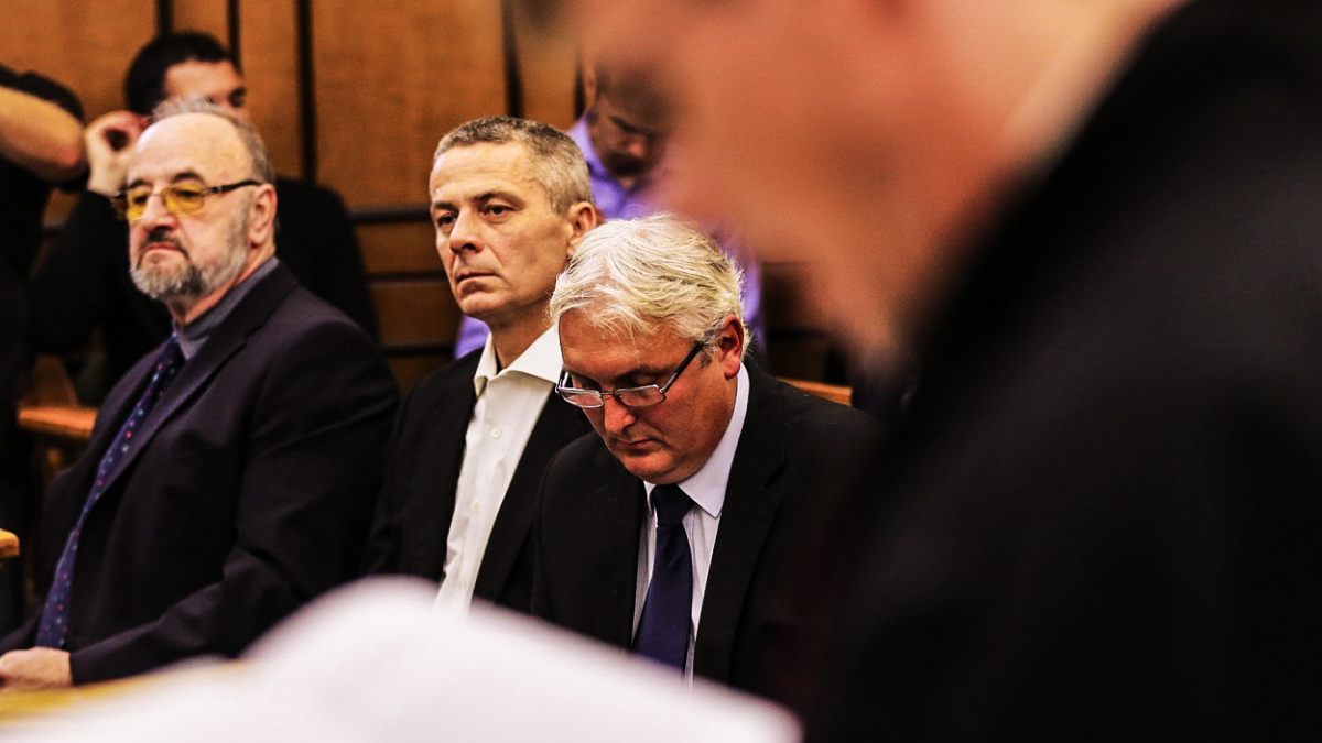 Kladivo na mocné soudní znalce: Ještě mocnější 'superznalci'