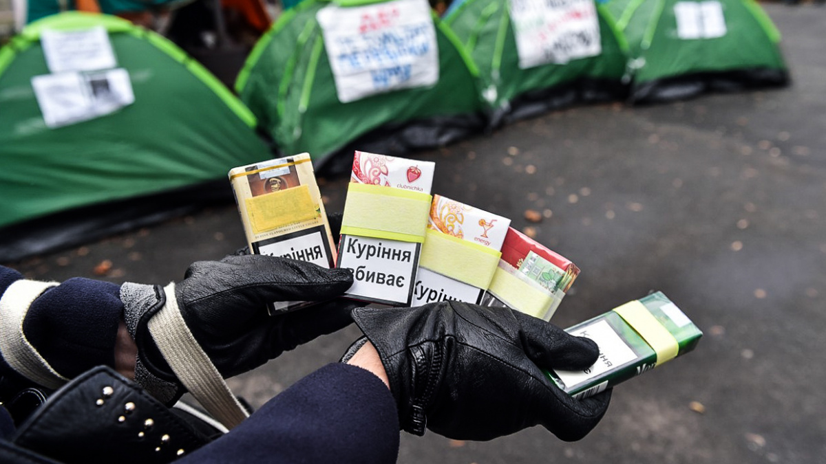 Nezbedné razítko, diplomaté jako pašeráci a velká kaňka na pověsti Ukrajiny