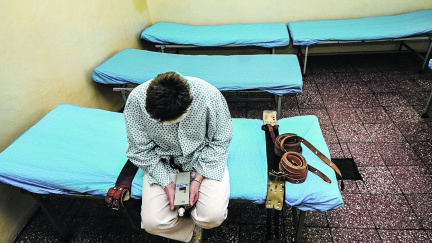 Český unikát potápí milionové dluhy opilých bezdomovců