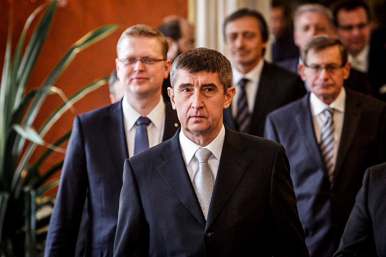 Hitparádu legislativních nedodělků vedou ministři Babiš a Němeček