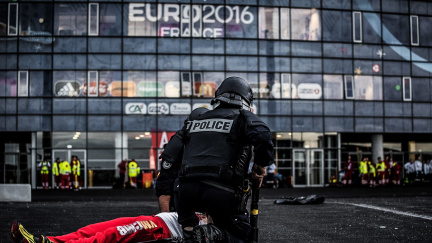 Třicet dnů naprosté paranoie: Zapíše se Euro do historie černým písmem?