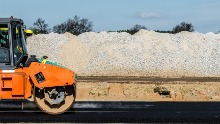 Jak se v Česku staví dálnice: o 15 let déle, o miliardy dráže a stále nic
