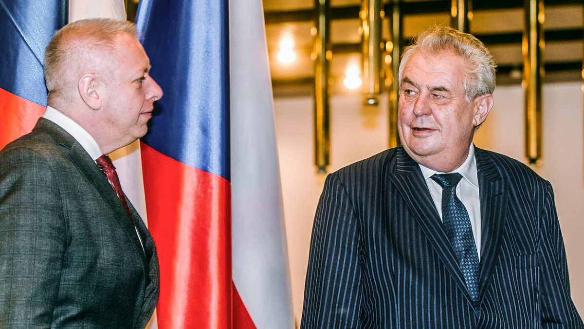 Vedení policie bylo u výslechu, Chovanec s Babišem u Zemana na koberečku