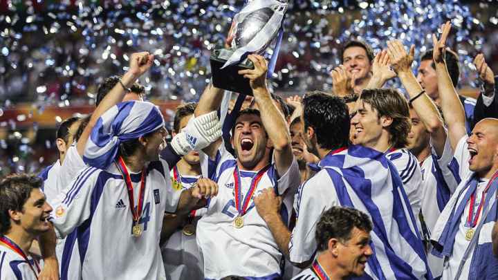 Zlatí obránci z Řecka, vzdor lvíčka na prsou a teď islandský šok. Top 10 senzací historie ME