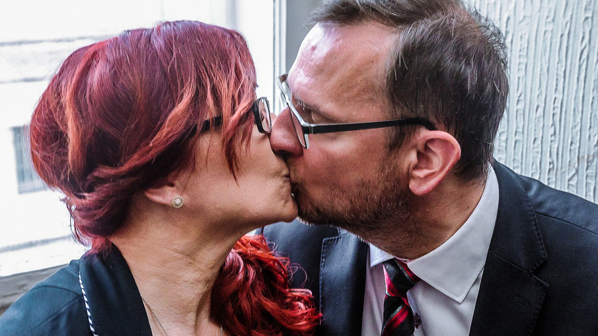 Odposlechy intimních hovorů Nečase s Nagyovou měly být zničeny, místo toho je zveřejňují média