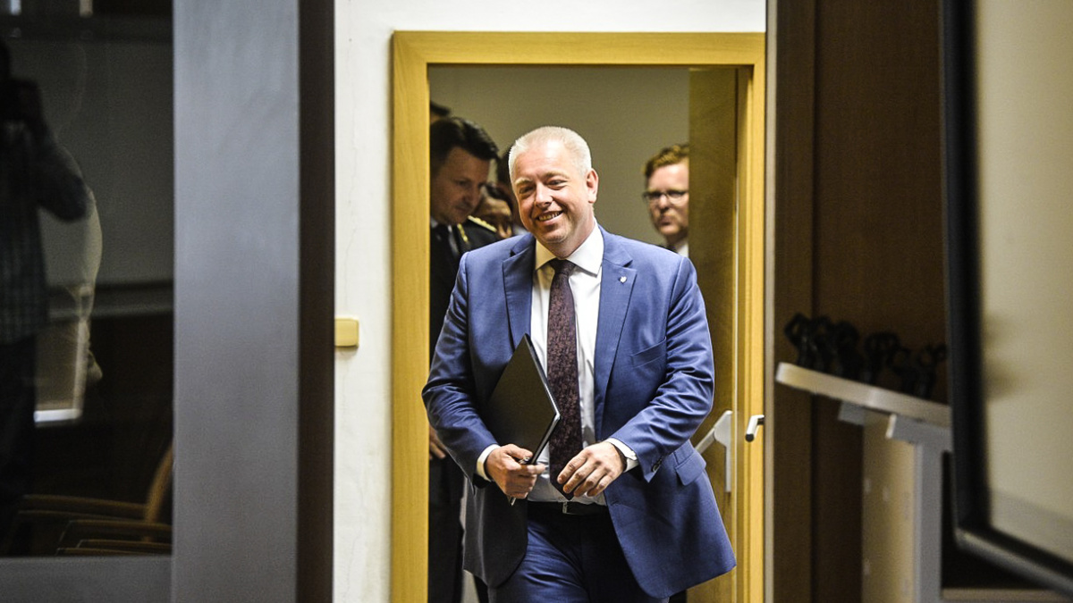 Vládní krize jako mexická plichta: Kdo po kom střílel?