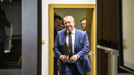 Komentář: Vládní krize jako mexická plichta: Kdo po kom střílel?