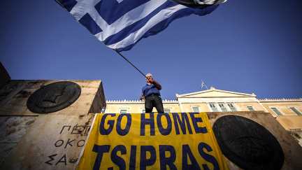 Nesmyslné stávky potápějí to jediné, co může topící se zemi zachránit