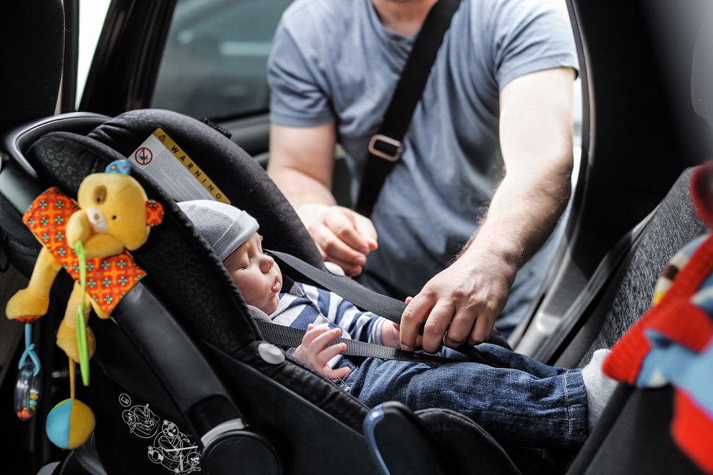 Rodičovskou půjde čerpat rychleji, částka tak bude vyšší, schválila vláda