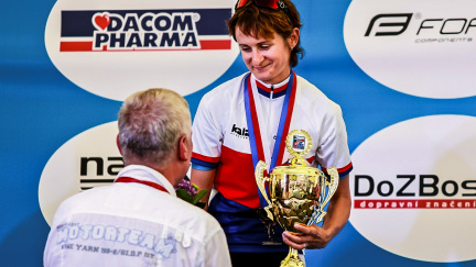 Sáblíková ukázala soupeřkám záda a s přehledem dojela pro další titul
