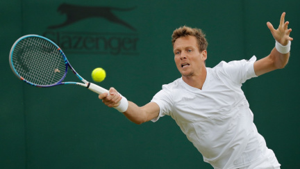 Aktualizováno: Berdych, Kvitová i Veselý své deštivé duely zvládli, postupují do dalšího kola