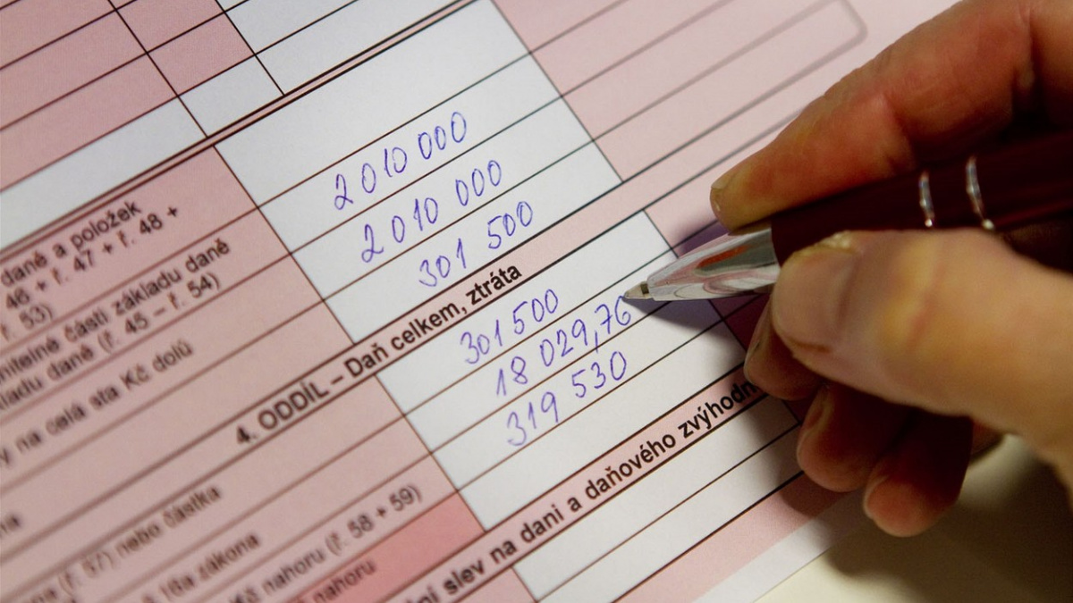 Poslanci schválili kladivo na daňové poplatníky. Neplatičům hrozí prokazování majetku