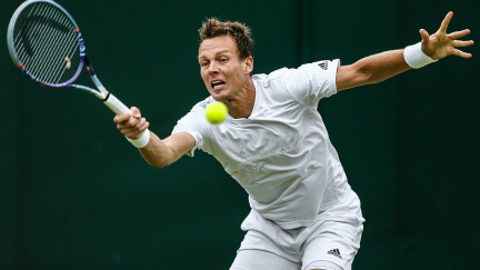 Berdych vyhrál české derby s Veselým a je ve čtvrtfinále Wimbledonu