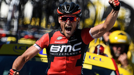 První kopce zamíchaly pořadím na Tour. Belgičan sebral Saganovi žlutý trikot