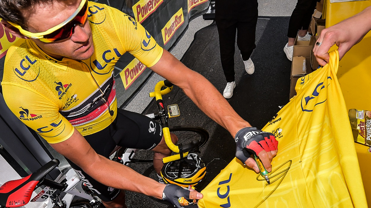 Nenápadný Belgičan ve žlutém dál drtí soupeře. Pyrenejskou premiéru ovládl Cummings