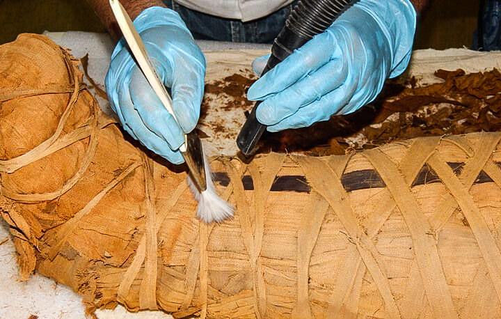 Mumie se vrací: Co překvapilo odborníky při restaurování 2300 let staré egyptské mumie