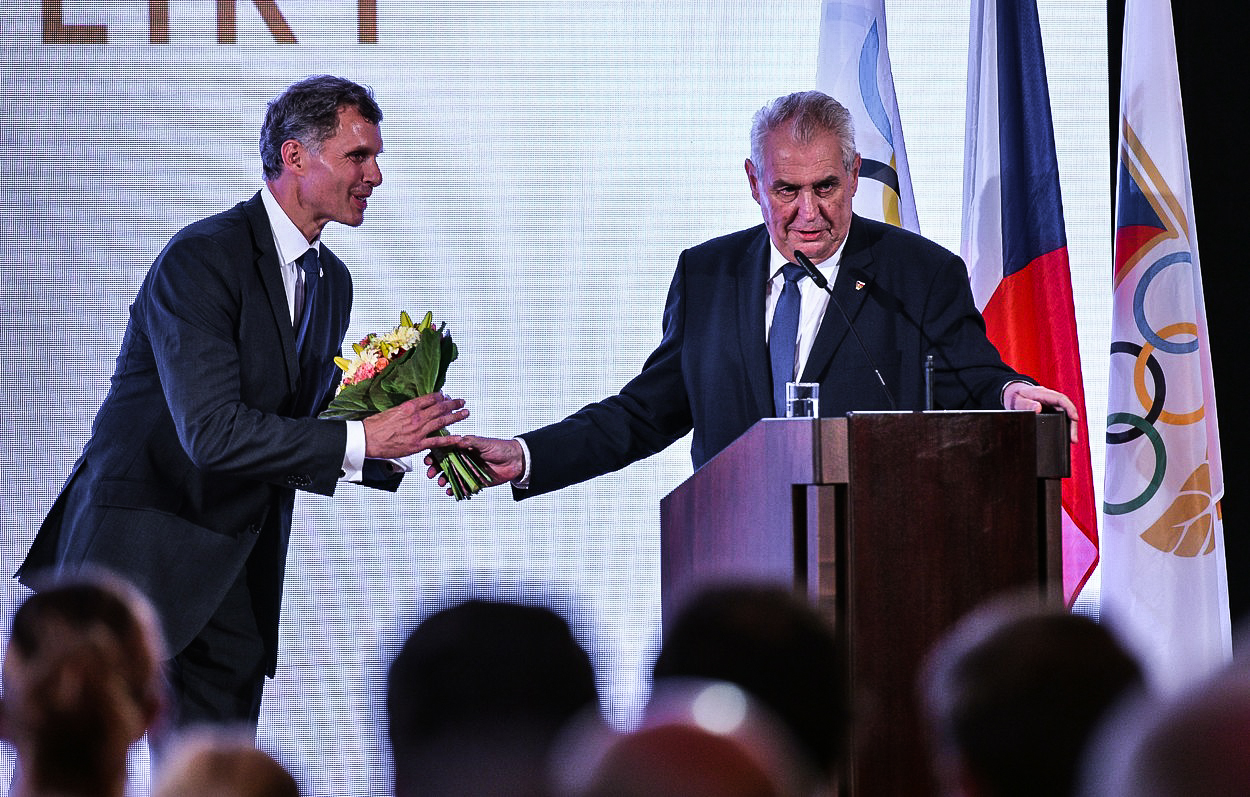 Sáblíková by mohla jet do Ria i bez kvalifikace. 'Neschopný svaz' kritizoval Zeman