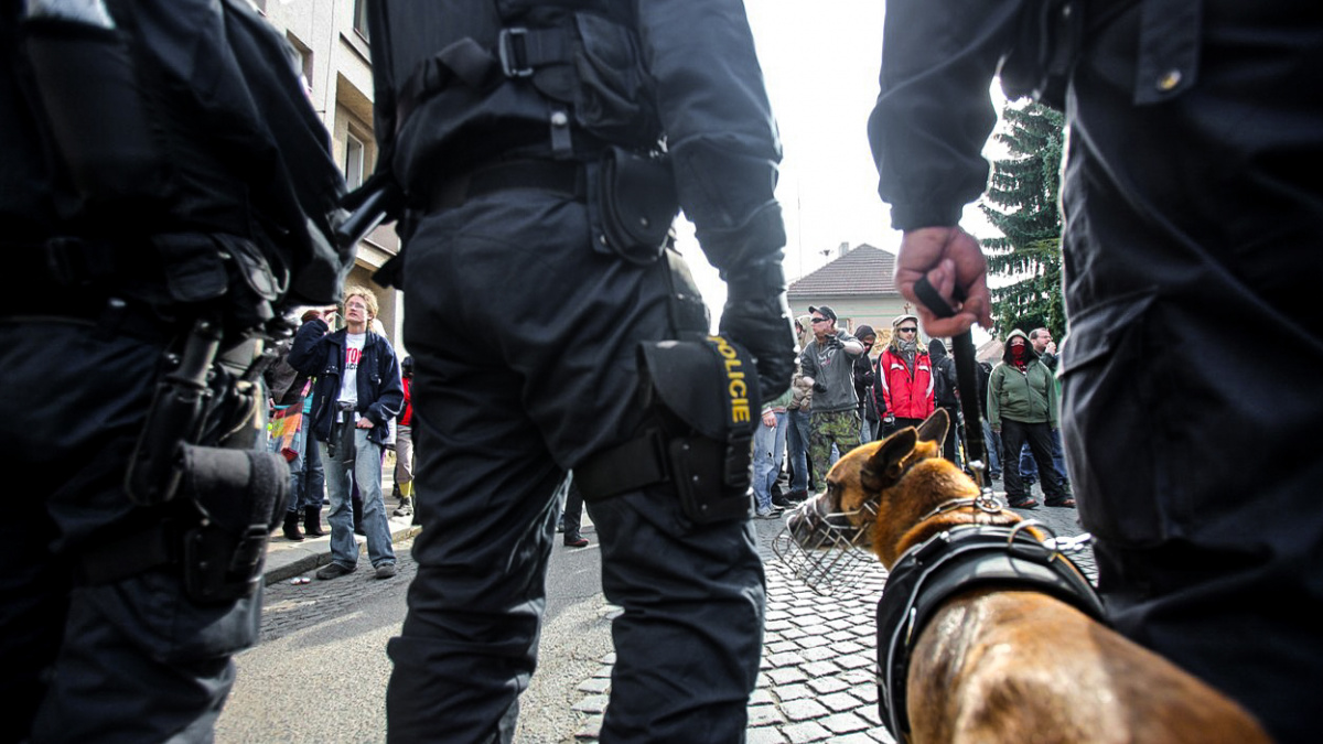 Konec demonstrací v Čechách? Nový shromažďovací zákon a policie v nesnázích