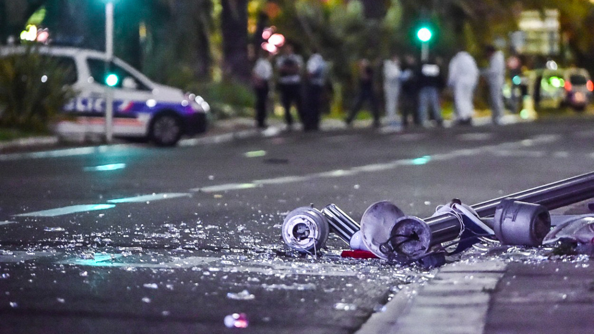 Zběsilý útěk a smrt pod koly šíleného vraha. V den, kdy se oslavovala svoboda