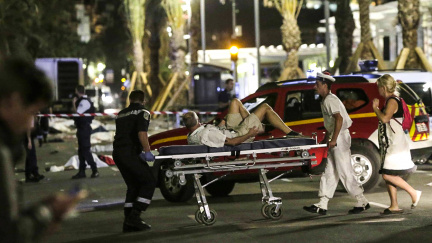 Aktualizováno: Žádní Češi nezemřeli při útoku v Nice. Jedna Češka je zraněná