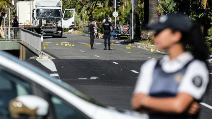 Evropské země zpřísňují kontroly na hranicích, lidé ruší zájezdy do Francie
