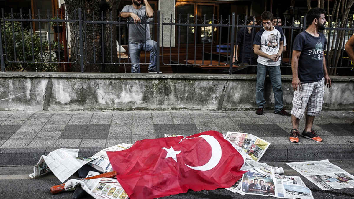 Krvavý převrat v Turecku: Svrhnout Erdoganův režim se armádě nepodařilo