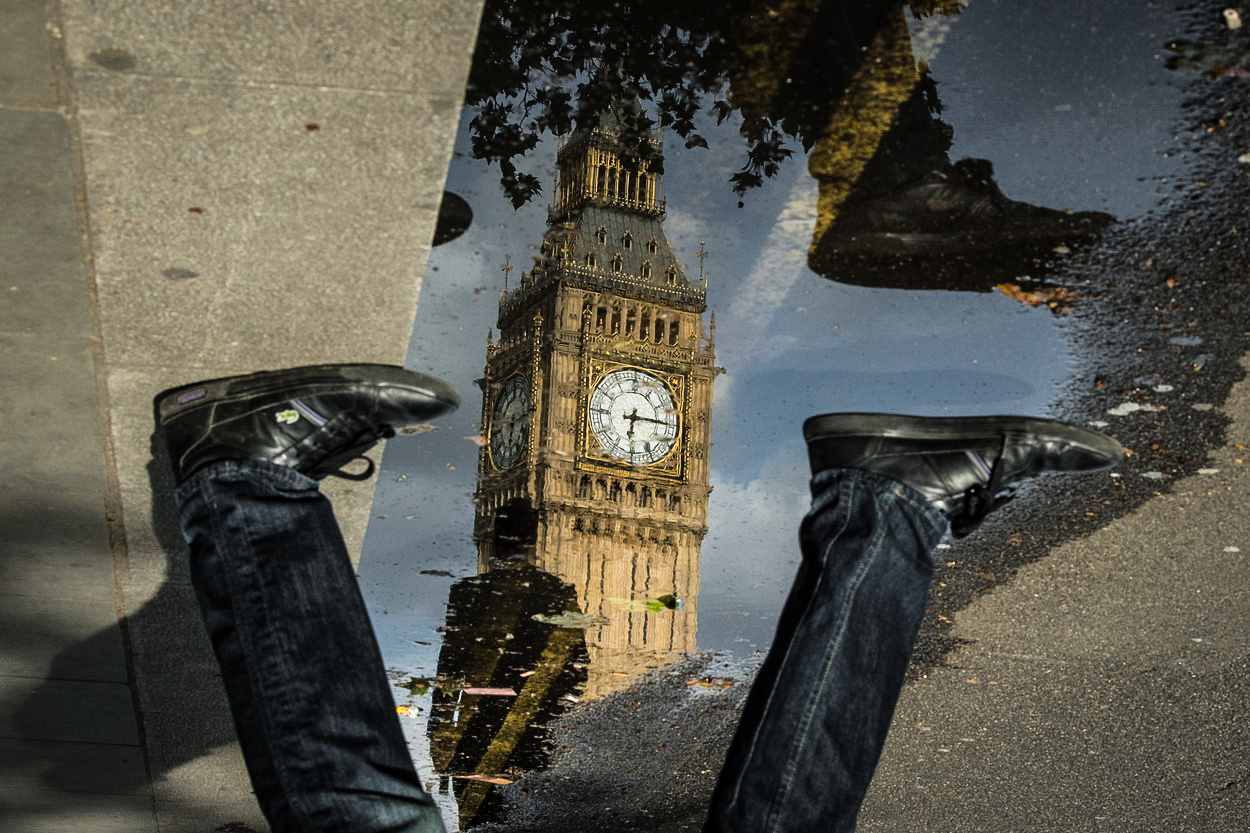 Existenciální krize zarputilých tradicionalistů. Britská politická scéna se otřásá v základech