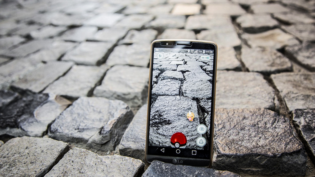 Nehoňte Pokémony v muzeu holokaustu a další příběhy globálního šílenství