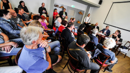 Komentář: Když mocný státní úředník podporuje xenofobní nacionalisty. Veřejně ze své funkce