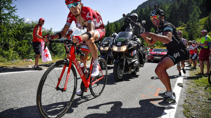 Ruská lokomotiva dobyla Alpy. Na vítězství na Tour čekali Rusové sedm let