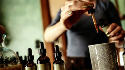 Komentář: Když léčí internetoví šarlatáni, nemocní utrácejí a umírají