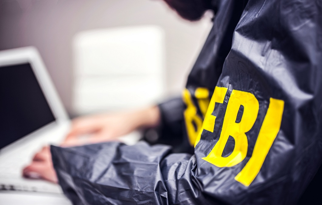 Uniklé emaily ukazují na protežování Clintonové. Je to útok z Ruska, brání se její štáb