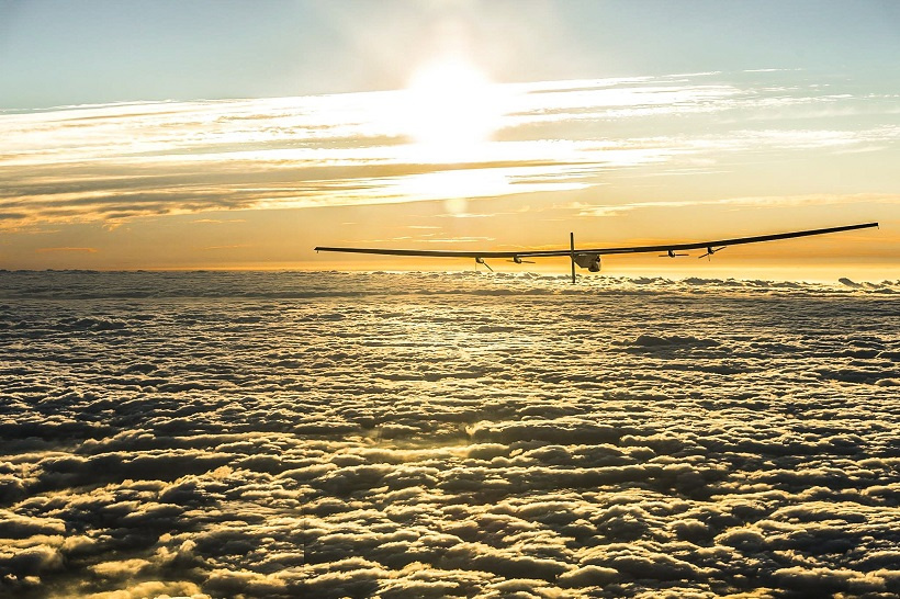 Solar Impulse přepsal historii. Svět obletěl za 500 hodin