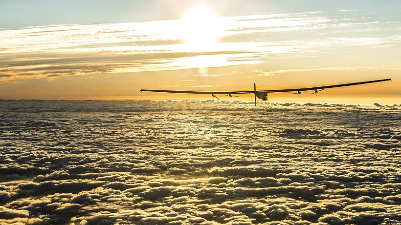 Solar Impulse přepsal historii. Svět obletěl za 500 hodin