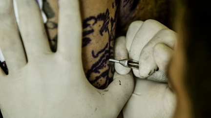 Tetování jako politický odznak: Co si nechávají zvěčnit muslimové v Libanonu?