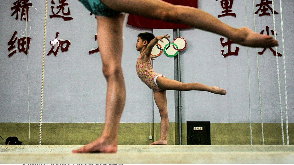 Konec mučení mladých gymnastů: Utrpení a dřinu nahrazují Číňané hrou