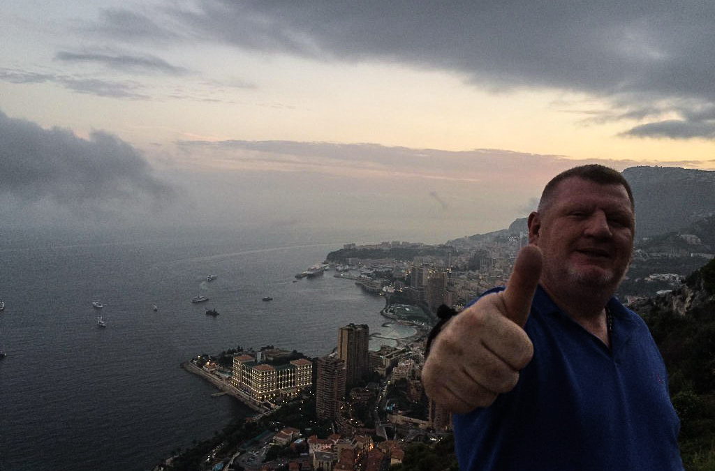 Zákulisí korupce: Staří známí boha Dia aneb Podezřelé restituce v Praze