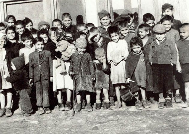Průlom: Romové přeživší holocaust získají odškodnění